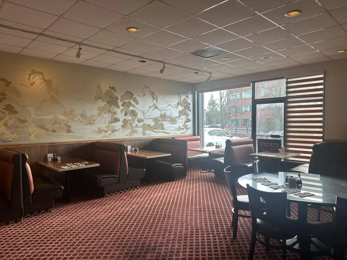 Restaurant interior at Lee's Kitchen，a Chinese Restaurant in Tualatin
