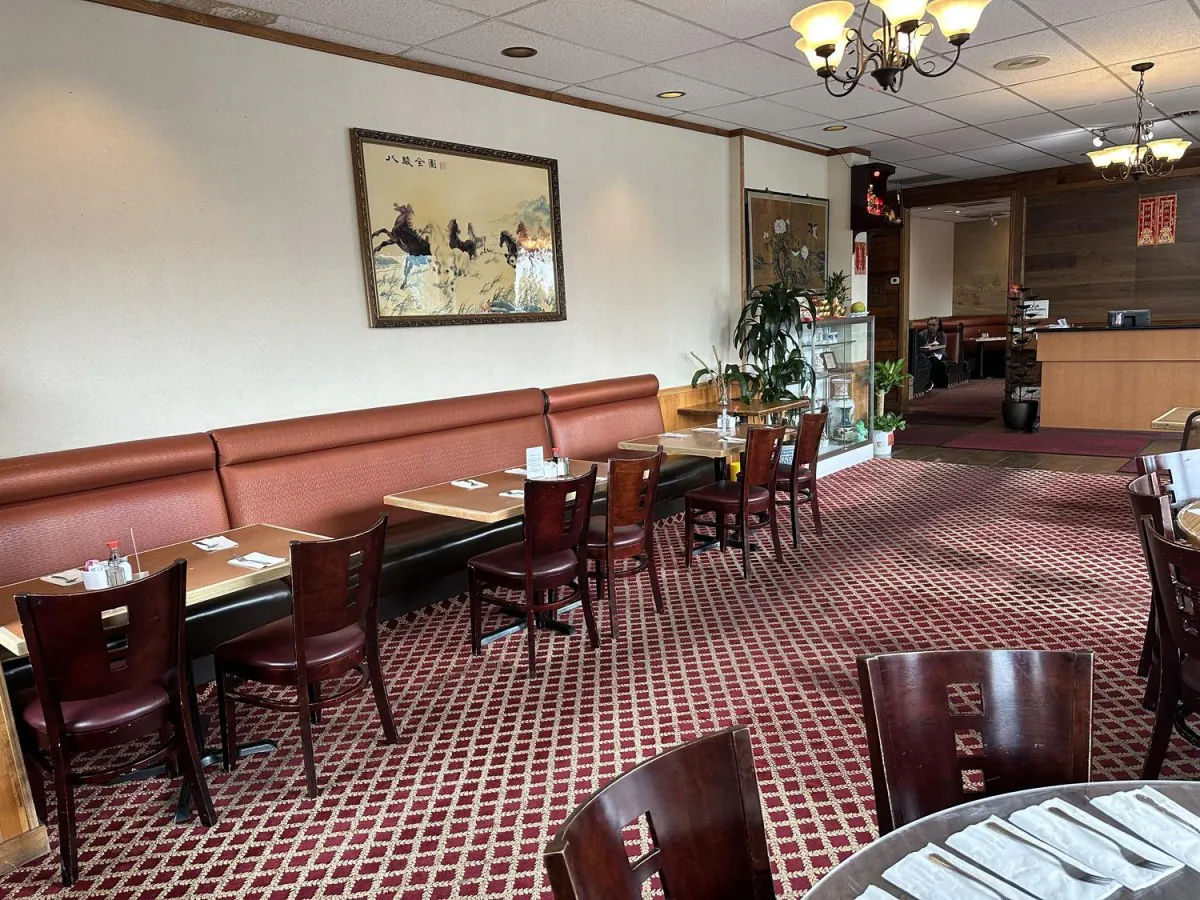 Restaurant interior at Lee's Kitchen，a Chinese Restaurant in Tualatin